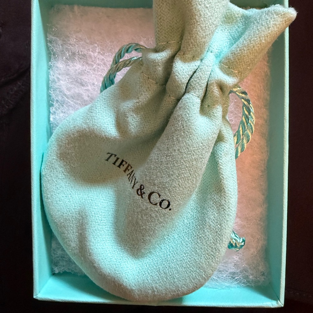 Tiffany & Co. Knot Pendant Necklace - Not in stores/online - Picture 13 of 16